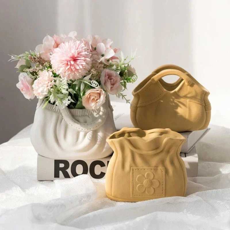 Ceramics Vase He Decor Handbag Flowers Vases Ro Decor Matte Plant Pot Statue Scpture He Decoration Accessories H251204