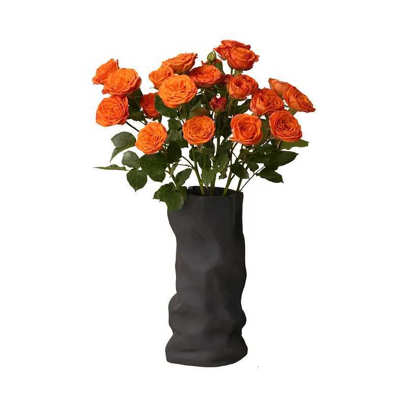 Nordic Black and White Pleated Vase Flower Ceramic Vase For He Display Desktop Decor Crafts Art Vase Housewarming Gift H251204
