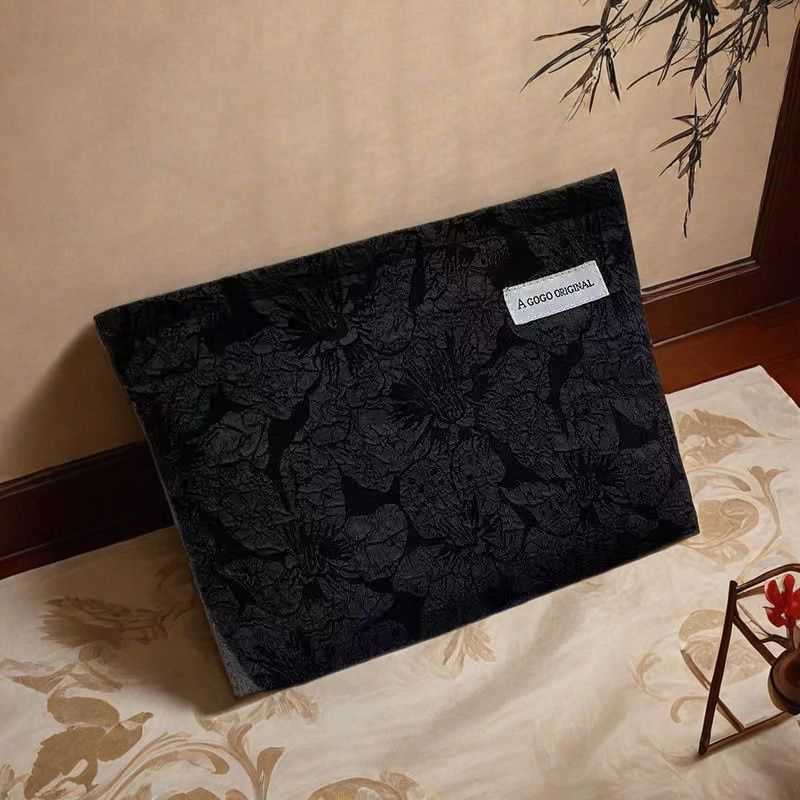 New 2025 Women's Handbag Collection: Trending Large-Capacity Luxury Makeup Bag Instagram-Worthy High-Fashion Student Minimalist Storage Bag