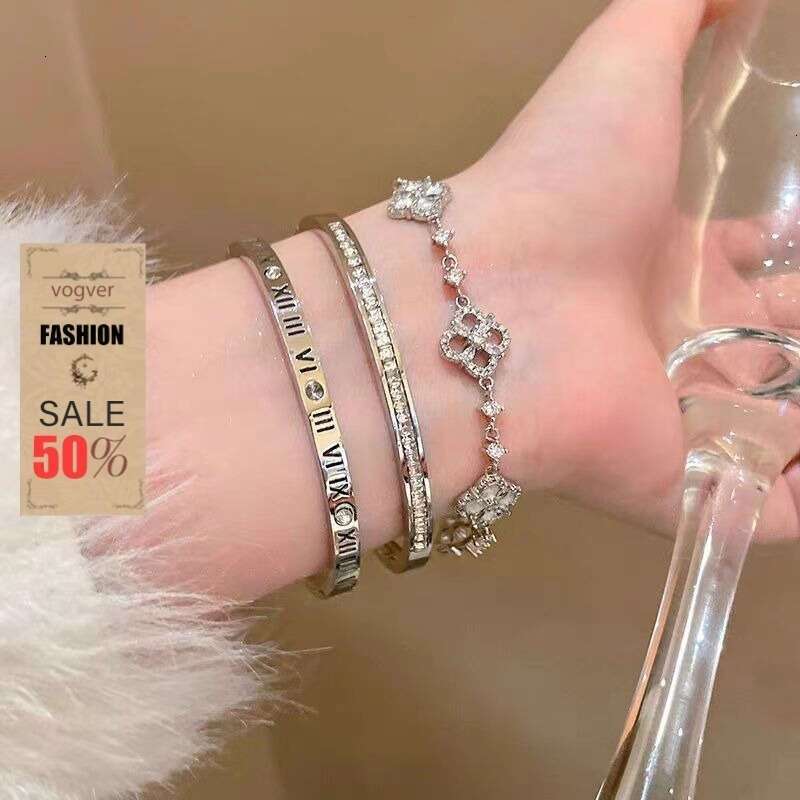 Women's Bracelet Jewelry Designer Luxury 2026 New Lady Full Diamond Four-Leaf Clover Bracelet for Women Zircon New Alloy Bracelet for Women Jewel
