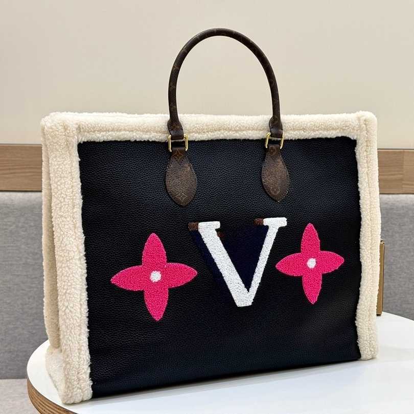 Evening Bags 2026 Classic Tote bag High Quality Winter Lamb Wool Pillow Bag Bumbag Shoulder crossbody Bag Fluffy Clutch Makeup bag Designer Fanny Bag Teddy bear bag