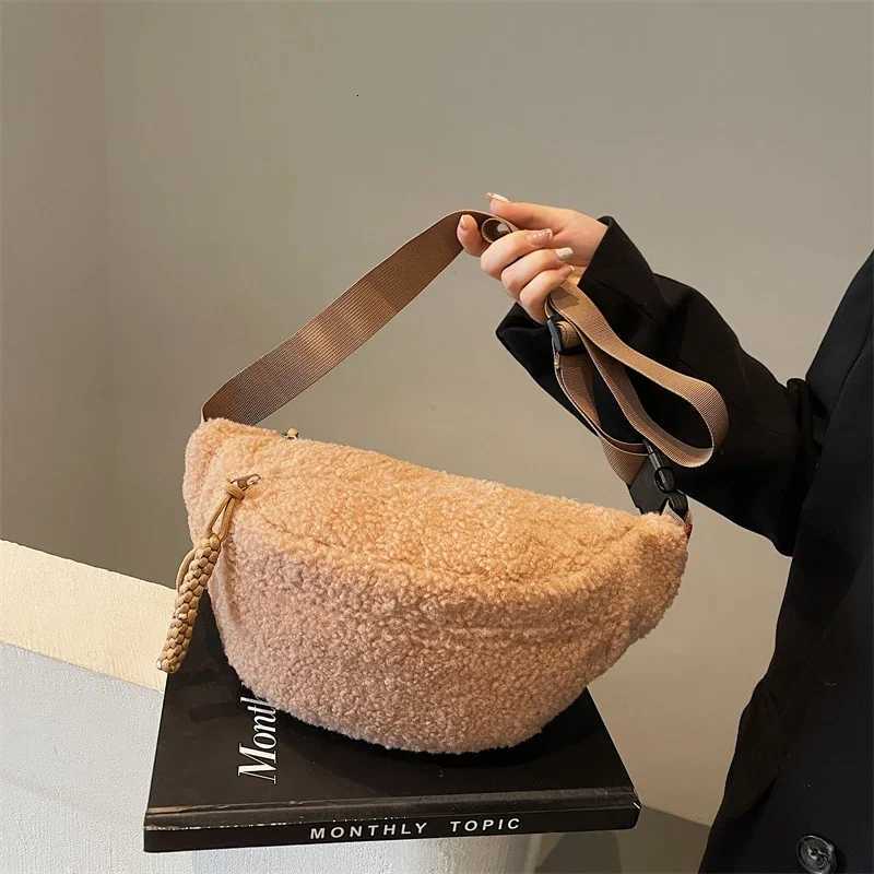 2024 Winter New Velvet Solid Color Waist Bag Zipper Popular Casual Chest Bag Soft Versatile Commuting Designer Crossbody BagT251204