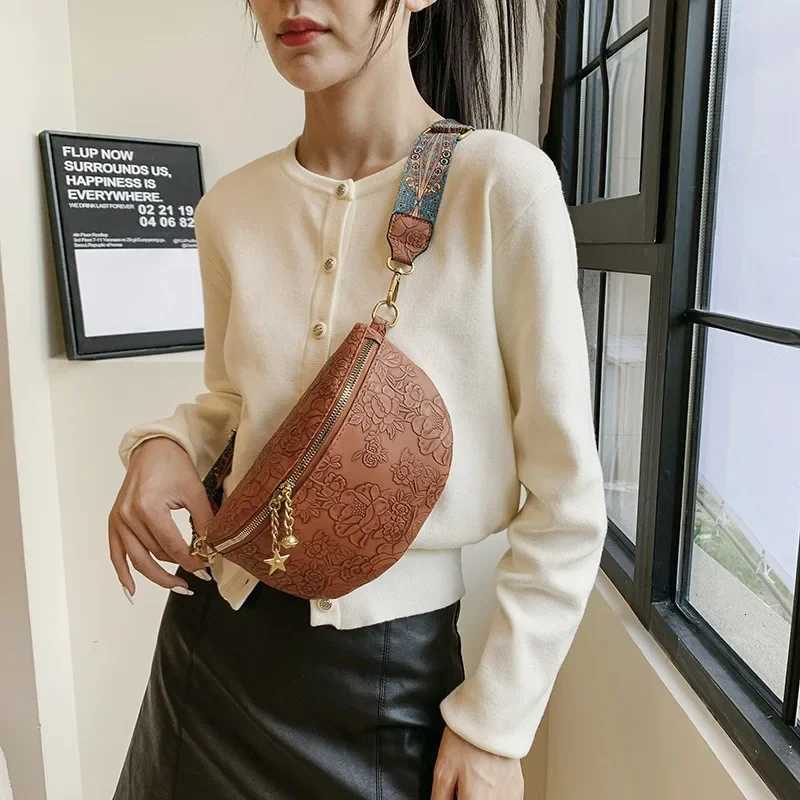 Elegant Emboss Flower Pattern Fanny Packs For Women Luxury Chain Zipper Waist Bags Female Waist Pack Ladies Crossbody Chest BagT251204