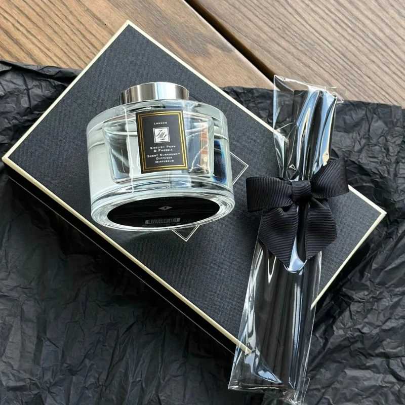 Indoor Grace Aromatherapy Rattan British Pear No Fire Reed Diffuser Sets Home Decoration Blue Wind Chime Fragrance Birthday Gift Y251204