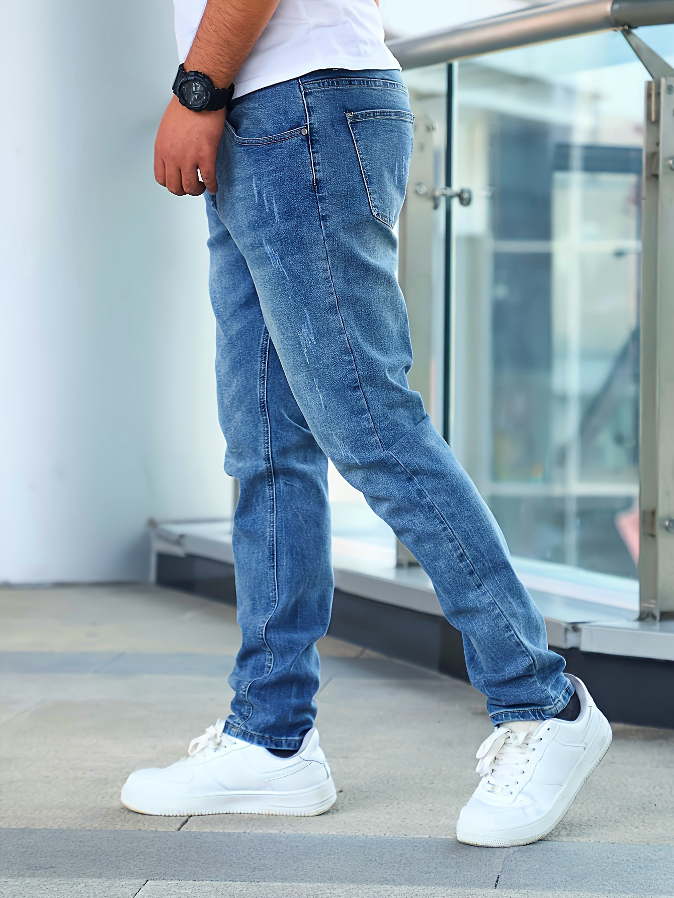 European and American cross-border men's fashion jeans are suitable for wearing all year round elastic simple multi-process and form-fitting blue