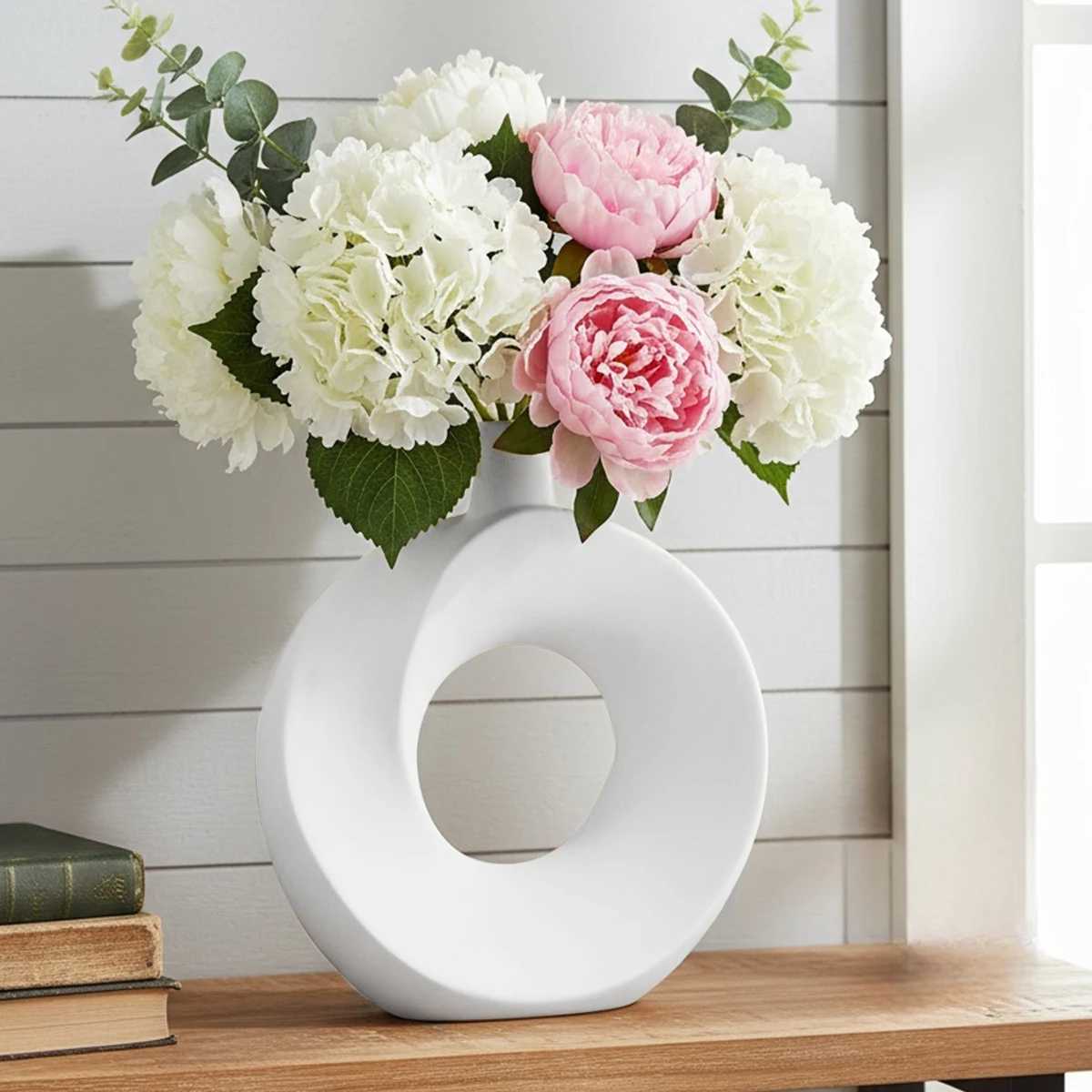 1PC a creative and simple resin white donut vase a modern he decoration vase H251204