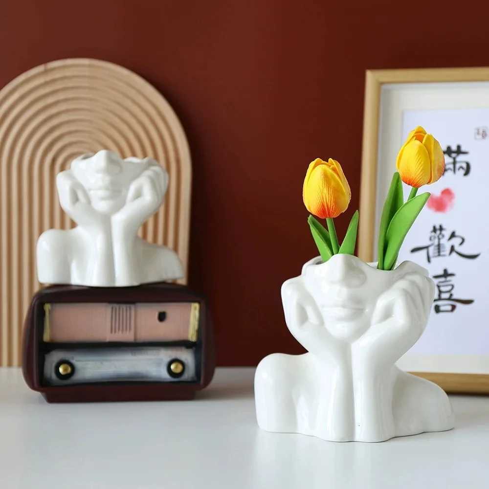 Fem Vase Resin Modern Vase for Garden He Living Ro Decoration Tabletop Art Statue Halloween Christmas Decoration H251204