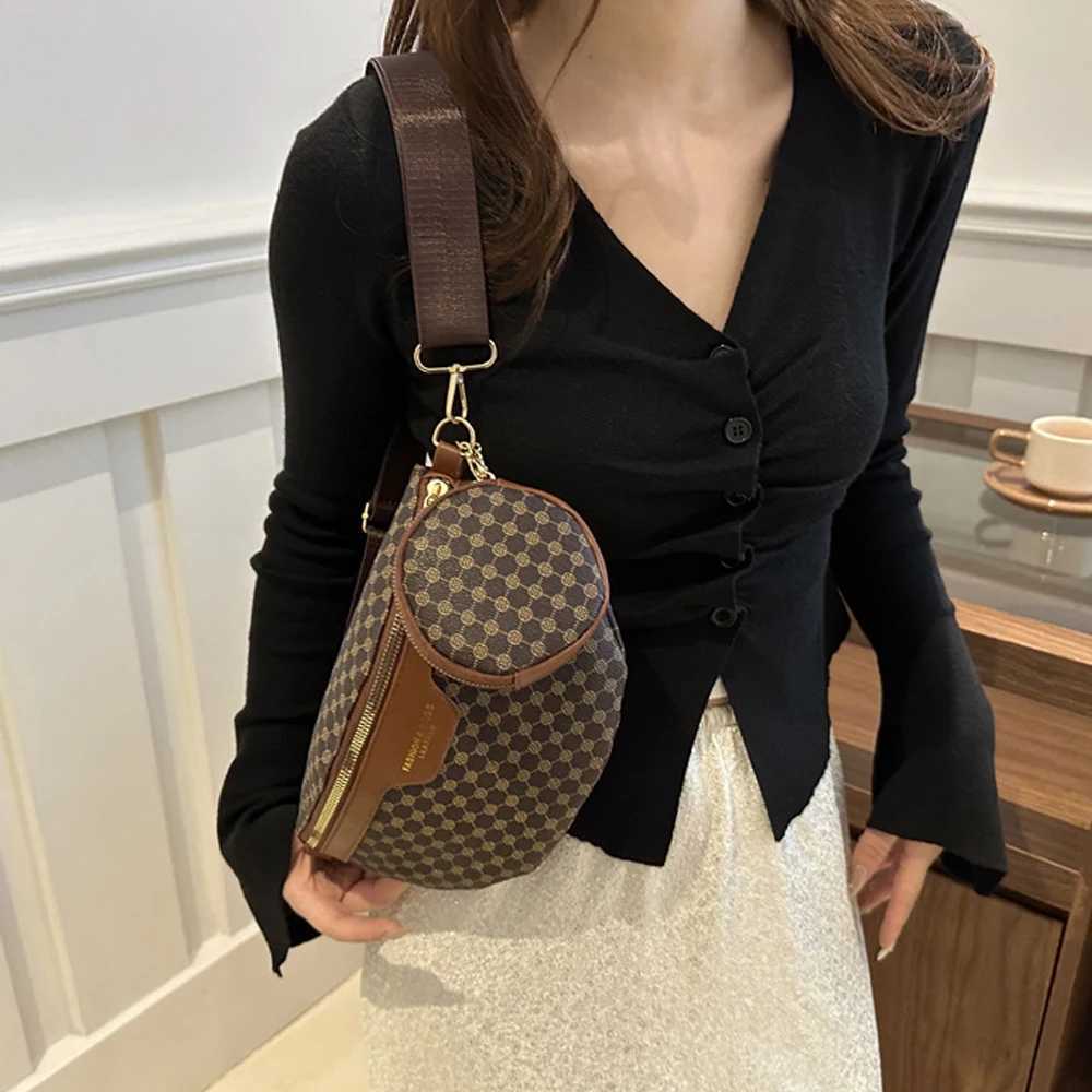 New fashion trend waist bag casual fashion chest bag casual retro shoulder bag Korean version crossbody bag womens bagT251204