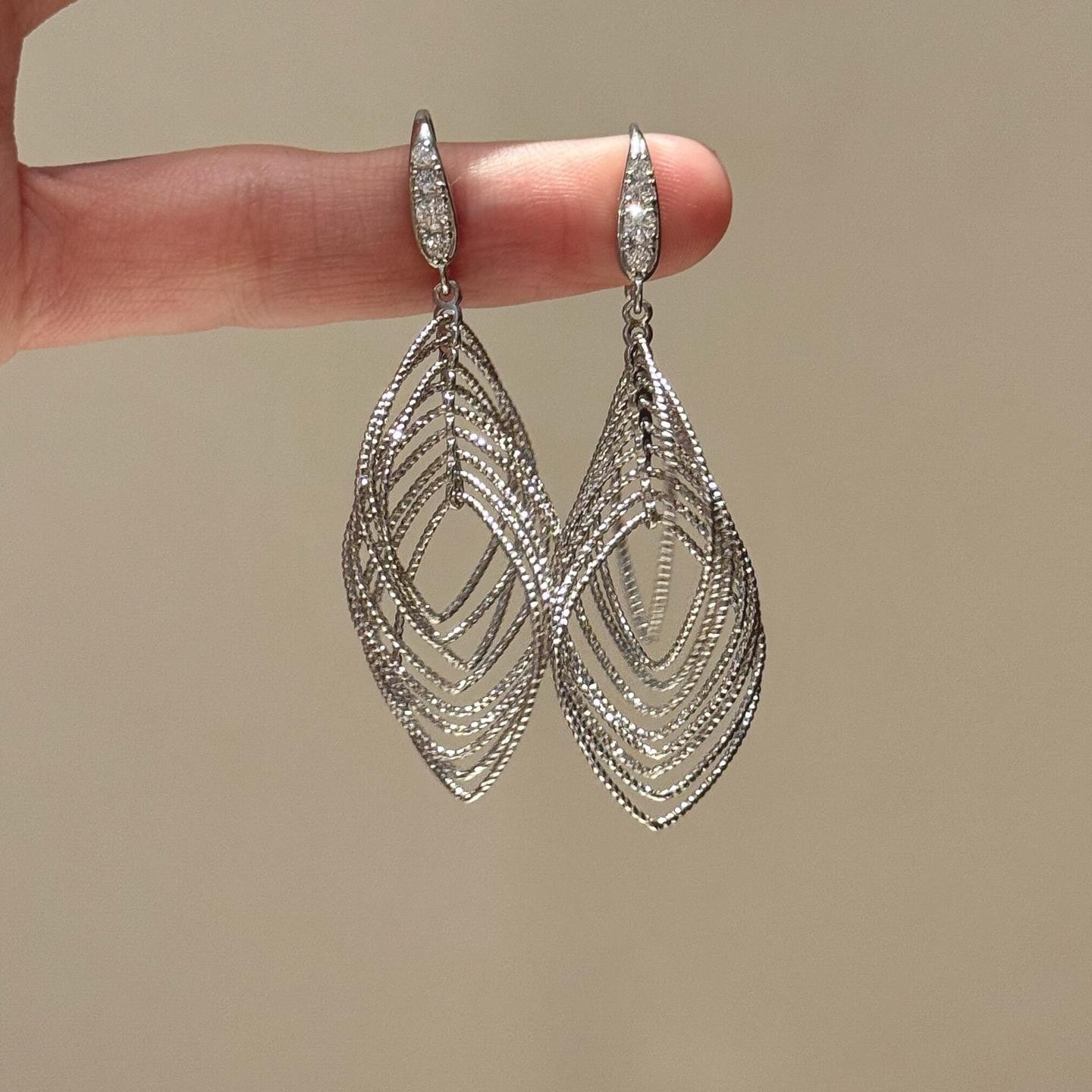 Metal Zircon Oval Hollow Ear Hook Minimalist Style Personality Trend Versatile Light Luxury High-end Feel Earrings for Women - view 3
