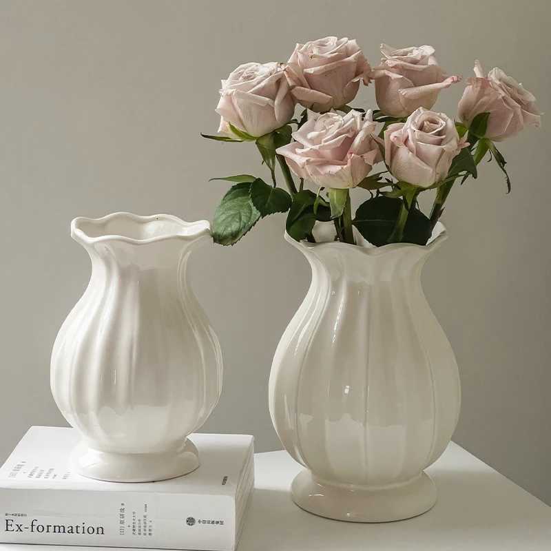 French Ceramic Vase with A Luxurious and High-end Feel Featuring Vintage Rose Peony Fresh Flowers and White Decorations H251204