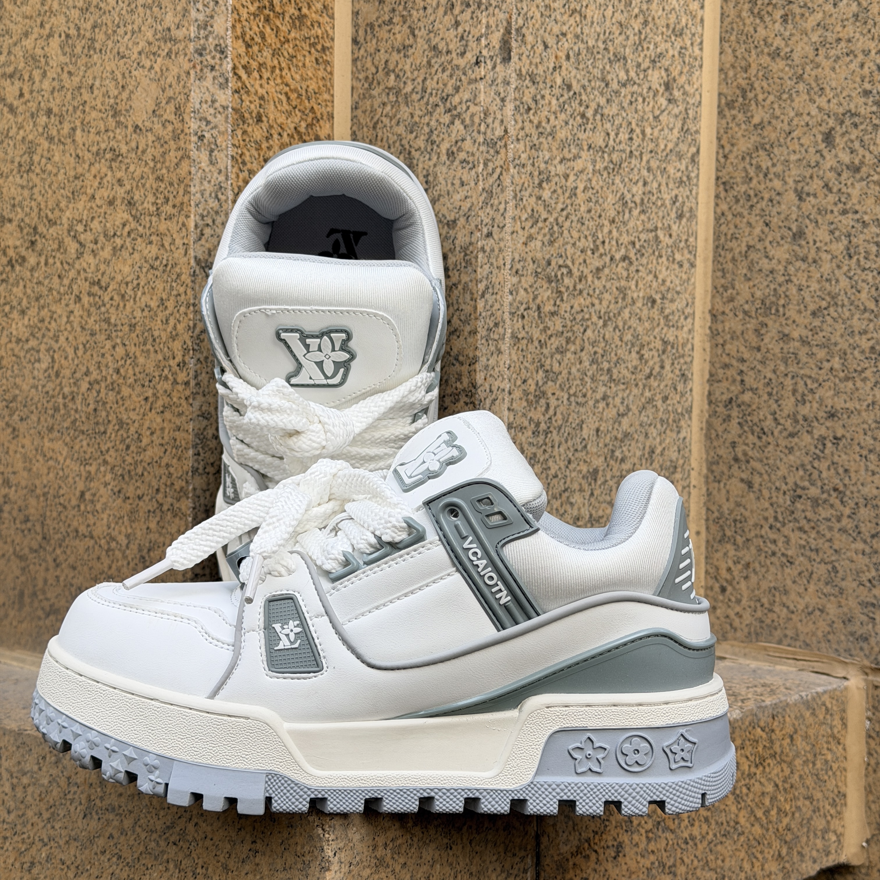 Hot new free shipping designer shoes for mens womens casual shoes black beige grey Fashionable and versatile outdoor sneakers sport shoes