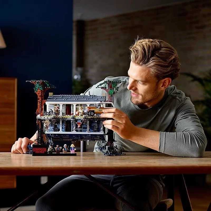 Creative Street Scene Series Stranger Things Upside Down World Boy Puzzle Building Block Toy Model Birthday GiftW251204