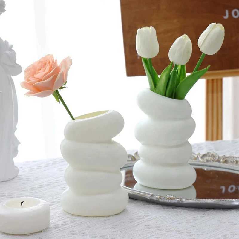 Plastic Spiral White Vase Nordic Flower Arrangement Container for Kitchen Living Bedro He Decoration Desk Accessories H251204