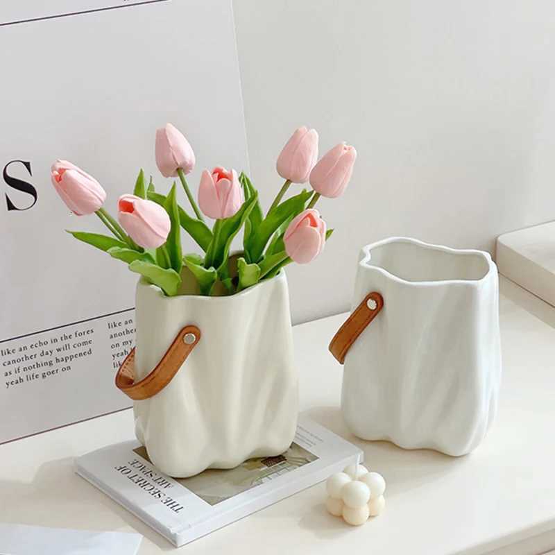 Simple Plastic Vase Pots for Plants Flower Arrangement Vase Modern Art Plastic Flowerpot Desktop Vase Decoration Flower Bottle H251204