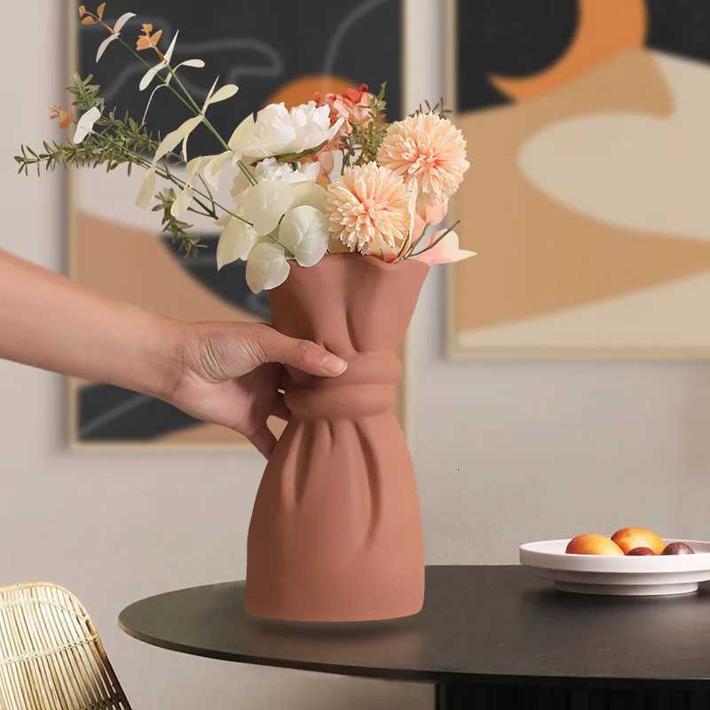 Abstract Rope Knot Shaped Vase Ceramic Handicraft Arrangement Container Vases Decoration H251204