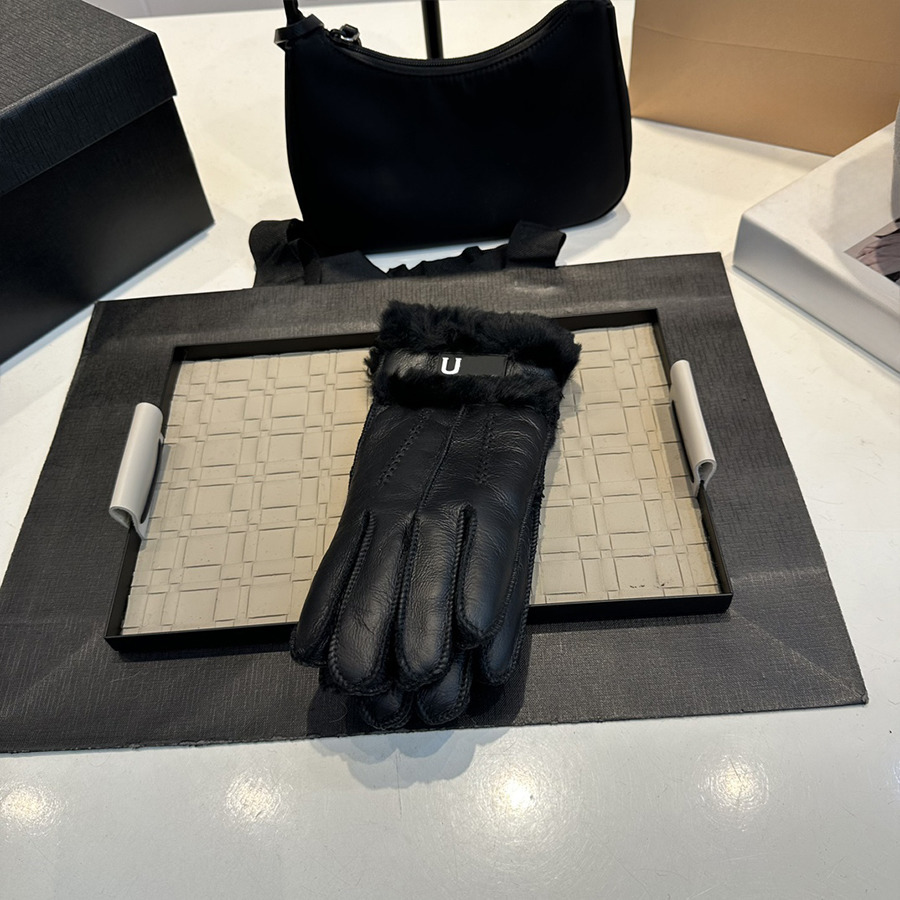 Five Fingers Gloves Designer Autumn And Winter Leather Gloves For Warmth Luxury Men Women Thick Leather High-End Gloves Winter Gifts Ands Gift With Packagin