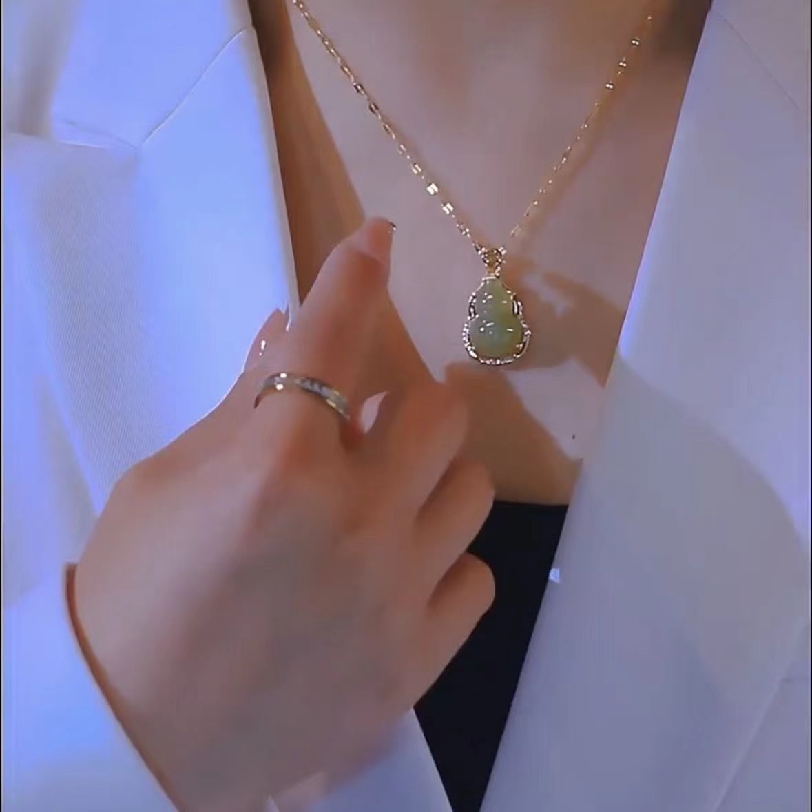 Gourd designer Micro Inlaid Full Diamond free shipping Necklace For Women Exquisite Versatile New luxury Light Luxury Super Shiny Collarbone Chain