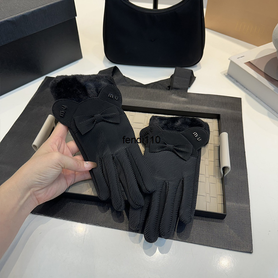 Five Fingers Gloves Designer Menes Autumn Gloves Warms s Winter Fashoines Womens thickening Knitted glove Five Fingers Cold proof Touch screen Mittens C