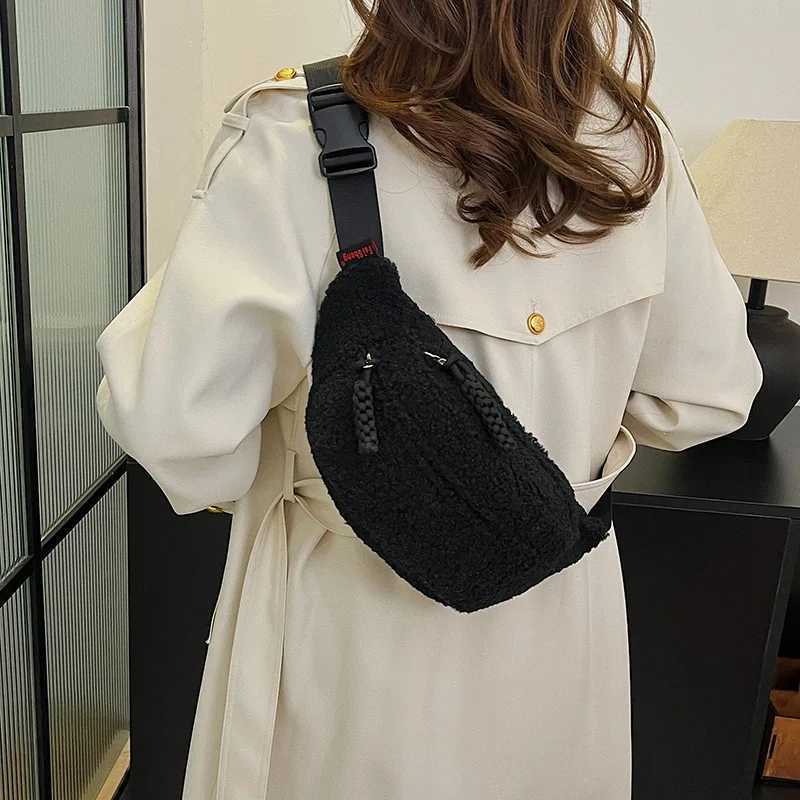 Lamb Fur Bag for Womens Winter New Trendy Ins Versatile Commuting Waist Bag Plush Single Shoulder Crossbody Chest BagT251204
