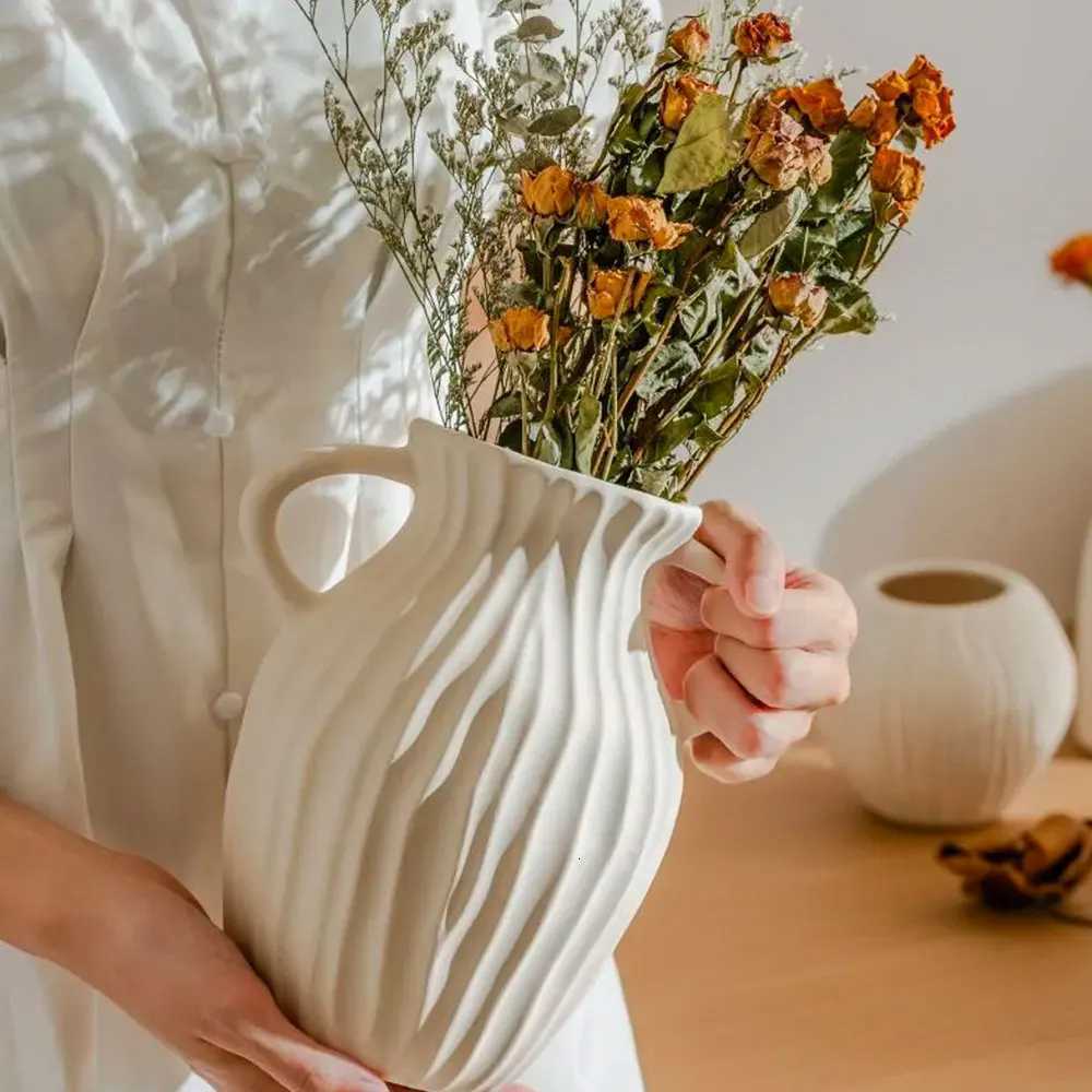 Beige White Ceramic Vase with 2 Handles Modern Farmhouse Ivory Flower Vase for Table Libing Ro He Decor H251204