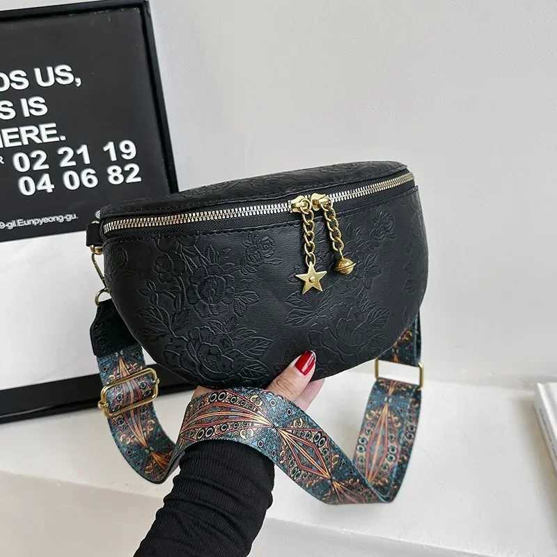 Elegant Emboss Flower Pattern Fanny Packs For Women Luxury Chain Zipper Waist Bags Female Waist Pack Ladies Crossbody Chest BagT251204