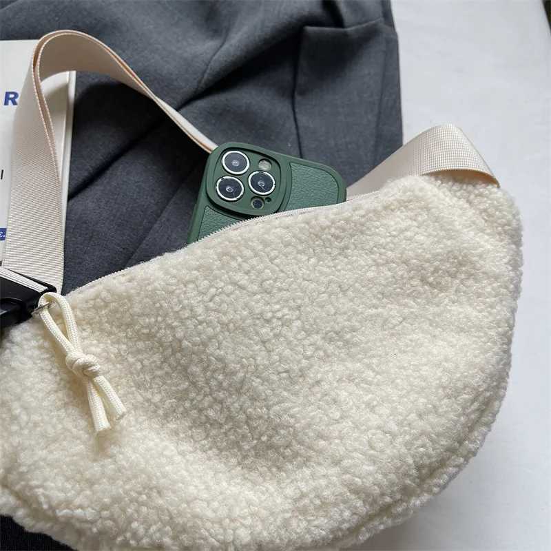 Plush Waist Bag New Lamb Fleece Chest Bag Autumn Winter Cute Womens Crossbody Bag Fashionable Small Shoulder Bags WholesaleT251204
