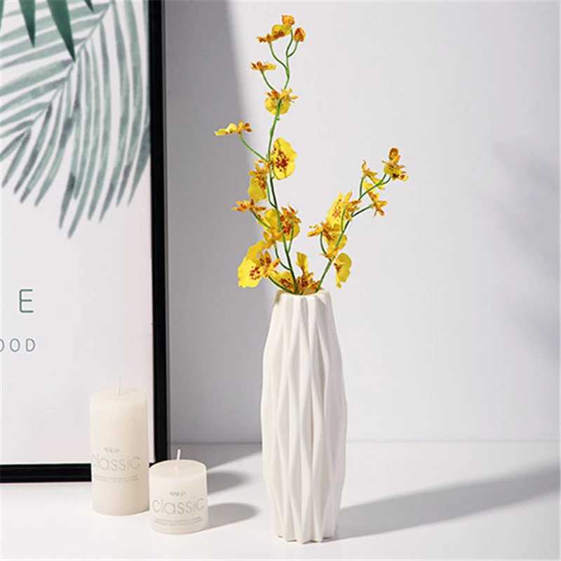 He Nordic Plastic Vase Simple Small Fresh Flower Pot Storage Bottle for Flowers Living Ro Modern He Decoration Ornaments H251204