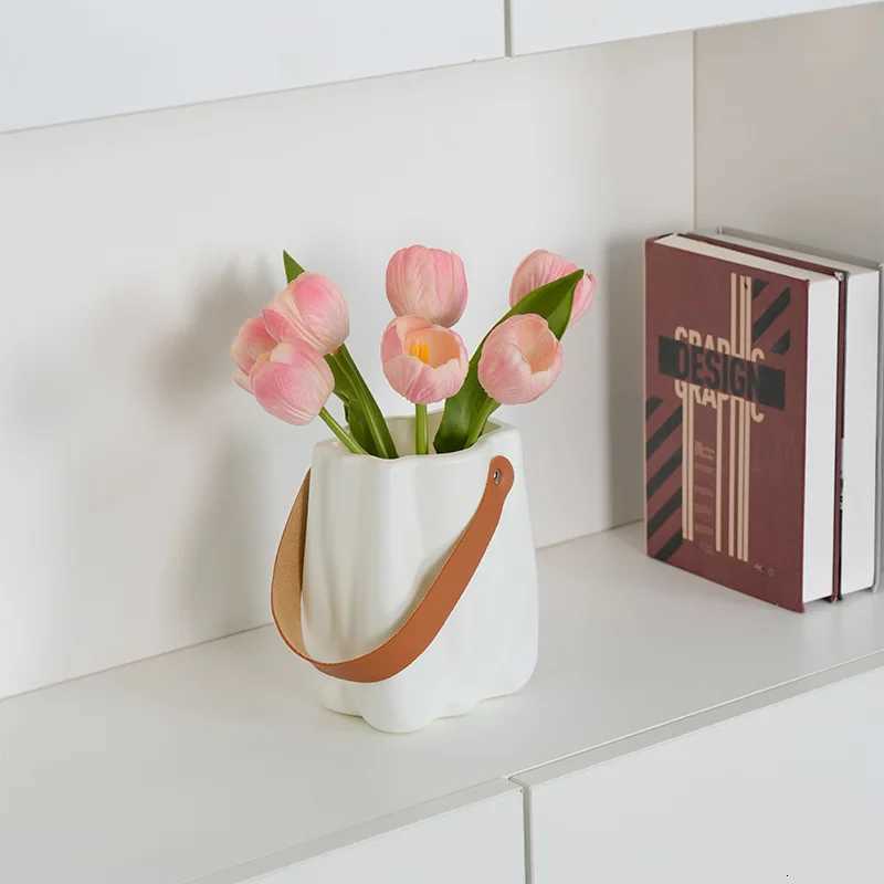 Nordic-style creative plastic handbag vase suitable as a container for dried flowers or fresh flowersChristmas gift H251204
