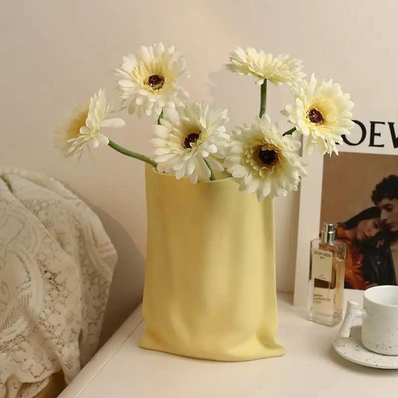 Ceramic Vase for Living Ro Entryway - Modern Minimalist He Decor Paper Bag-Inspired Floral Arrangement Centerpiece H251204