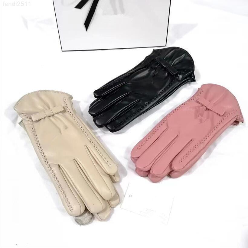 Five Fingers Gloves Designer Pure Woolen Bowknot Ornament Glove Women Fashion Luxury Genuine Leather Winter Girlfriend Gift Black and Beige