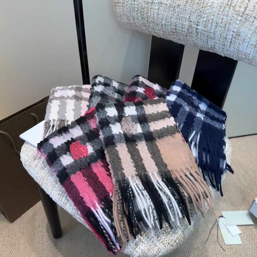 Designer Luxury Scarf Warm Echarpe Neckerchief Luxe Unisex Embroidery Scarf Echarpe High Quality Cashmere Knitted Double Layer Lining Embroidery Windproof Warm