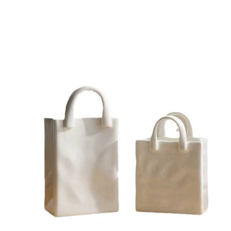 Ceramic Vase Wrinkled Paper Bag Design White Minimalist Modern Luxury Ungla Porcelain He Decor Gift For Living Ro Bedro H251204