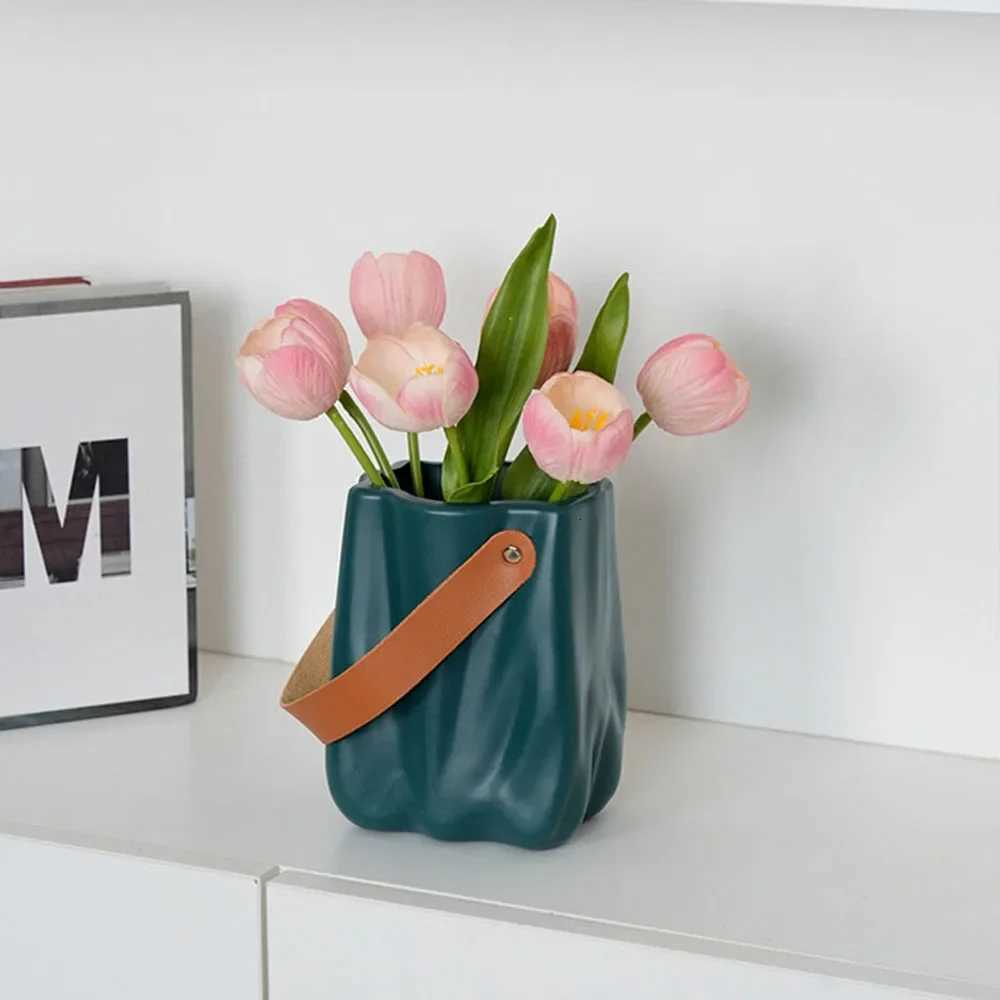 Modern Decorative Vase Handbag Ceramic Vase Decoration He Flowers for Decor Table Decoration Accessories Ro decor Vase Gift H251204