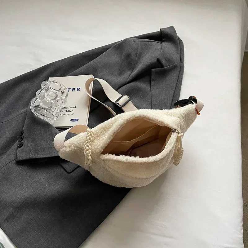Large Womens Waist Winter Plush Belt Bag Shoulder Crossbody Chest Bag Fashion Fluffy Fanny Pack Banana Purse Designer BagT251204