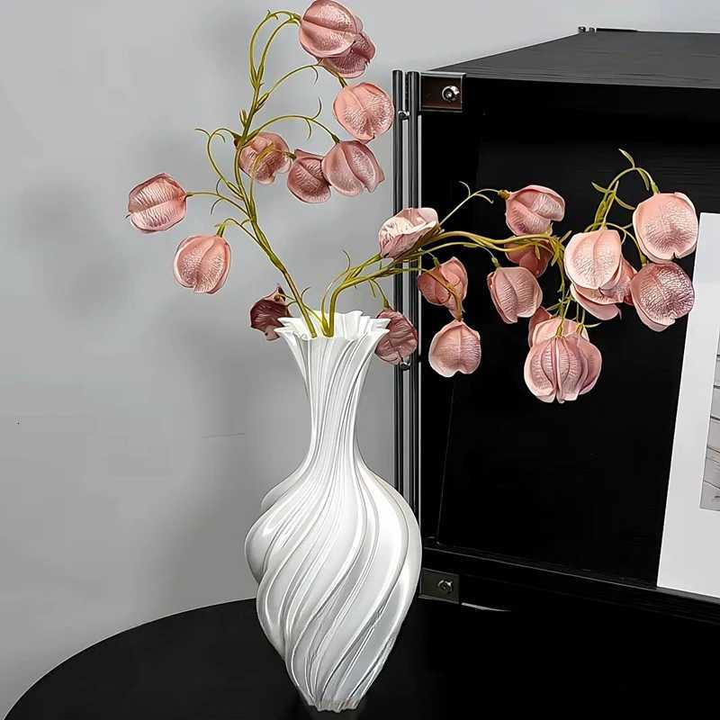 White Imitation Ceramic Vase Modern Simple Plastic Vase INS Flower Arrangement Ornaments Artistic Aesthetic He Decoration H251204