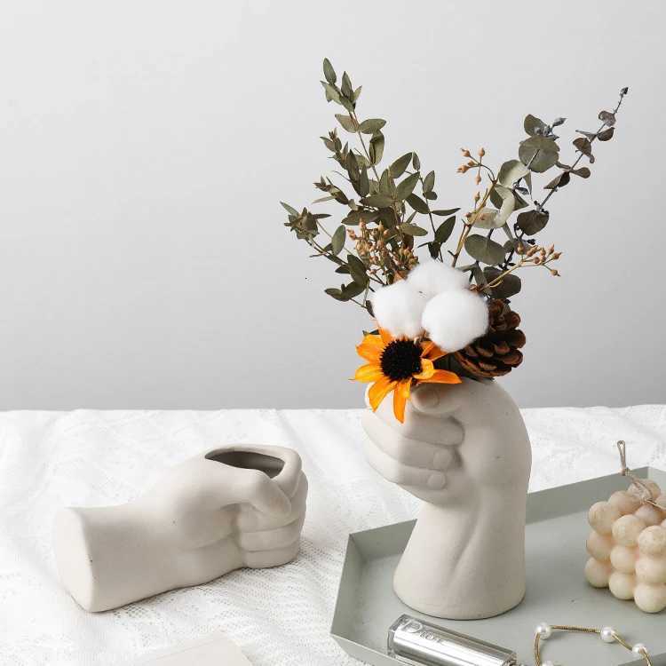 Creative Fist Vase Ceramic Hydroponic Vase Dried Flower Decoration Flower Arrangement He Decor Desktop Art Ornament H251204