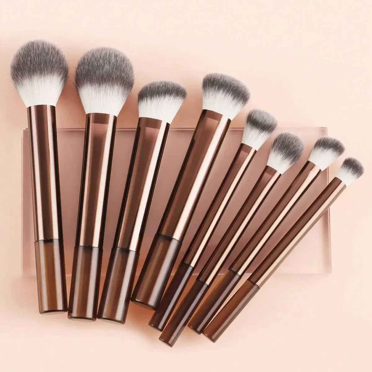 Professional Multifunctional Makeup Brush Set 8pcs Long-Handle Makeup Brushes Including Powder Blush Foundation ContourT251205