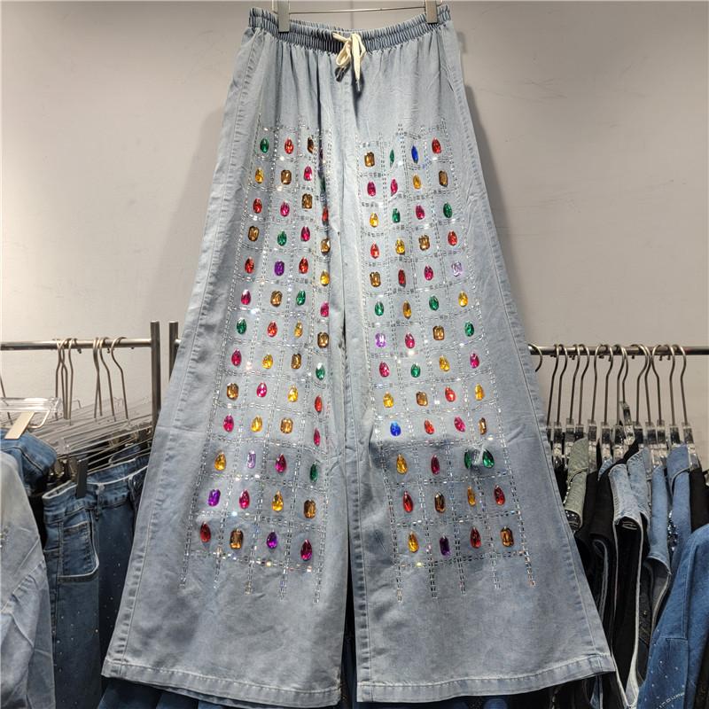 New heavy-duty embossed diamond and beaded loose, slimming and versatile denim shirt paired with casual trousers