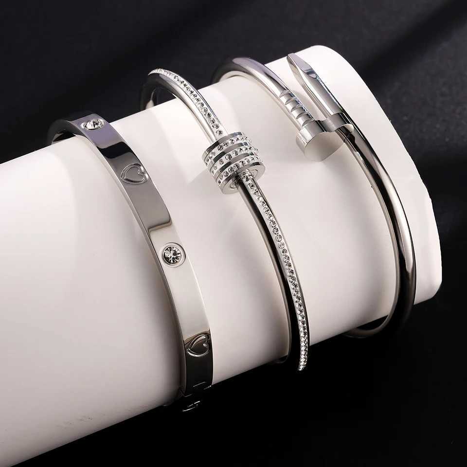 Fashion Zircon Inlaid Heart Bracelet Three Piece Set For Women Men Silver Color Stainless Steel Bracelet Party Daily JewelryT251205