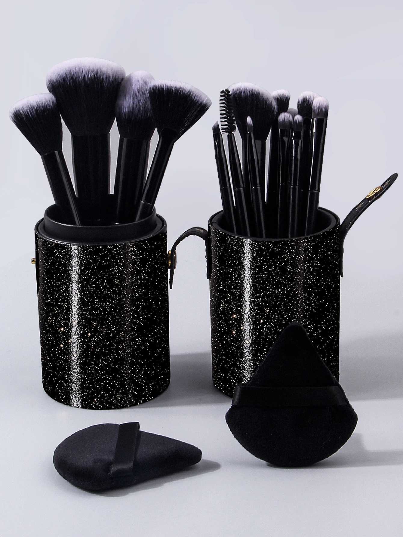 The 17PCS professional makeup brush set includes a facial brush cover a non-sticking powder puff and a covered storage bucketT251205