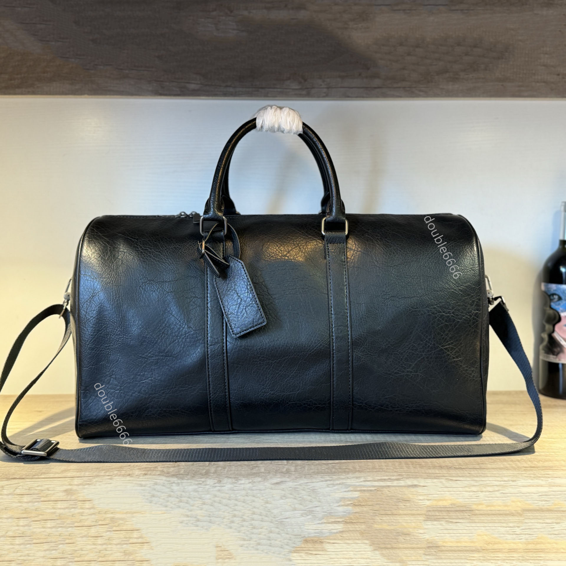 Luxury designer travel bags for men and women messenger bag laptop bag gym bag duffel bag sports bag luggage bag stylish shoulder bag crossbody bag airport bag