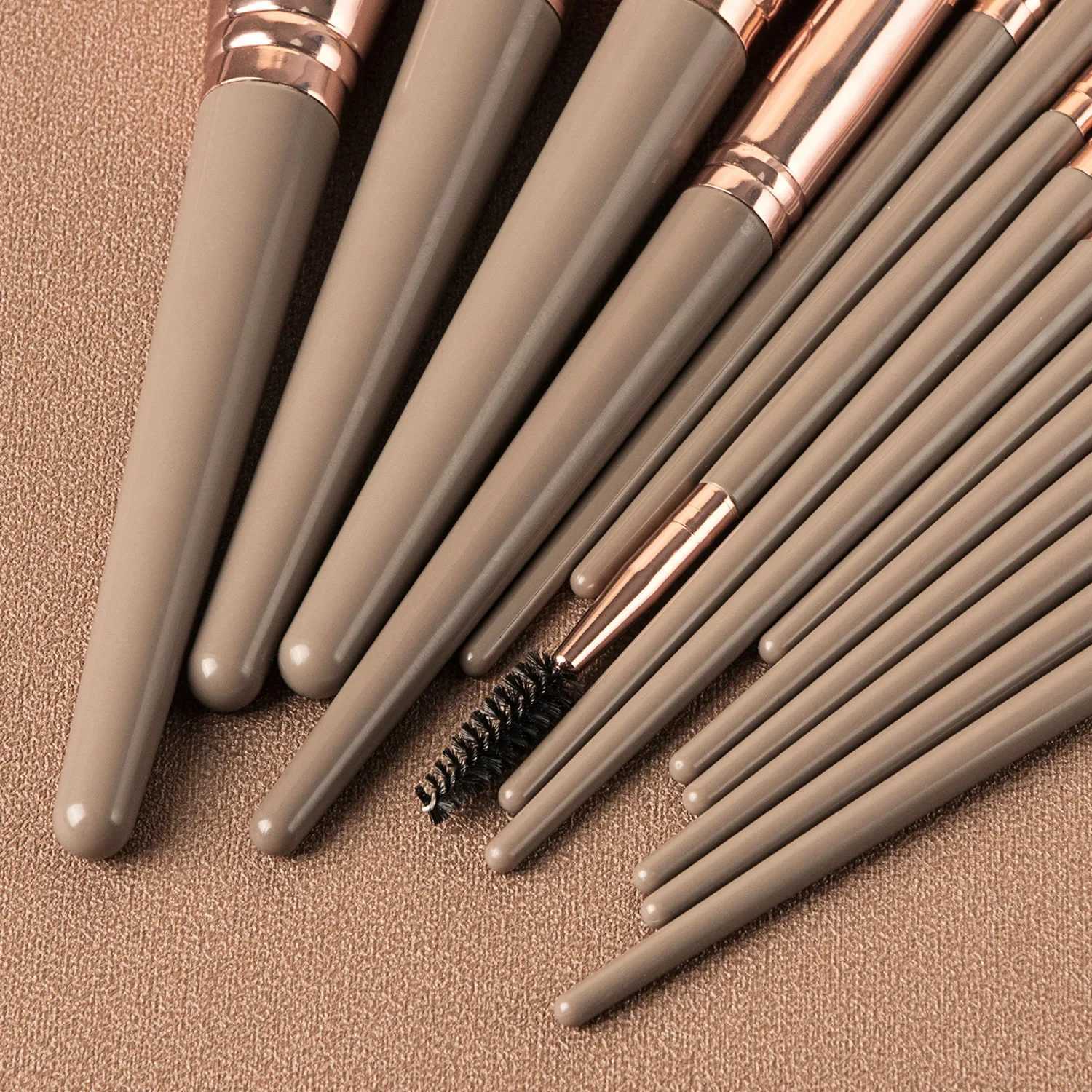 Makeup Brushes Set Face Eyes Make Up Brush Eyelash Eyeshadow Eyebrow Eyeliner Foundation Powder Blush Highlight Lips BrushT251205