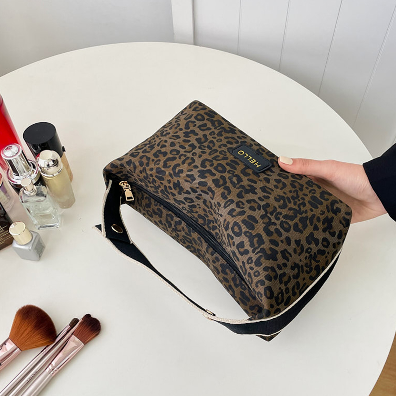 Retro-Style Cosmetic Bag High-Fashion Leopard Print Crossbody Bag Casual Toiletries Organizer