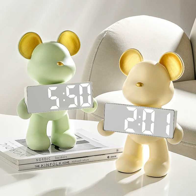 Creative Resin Miniature Bear Clock Figurines Table Ornament Bear Animal Model LED Alarm Battery/Plug-in Use for Home Decor M251205