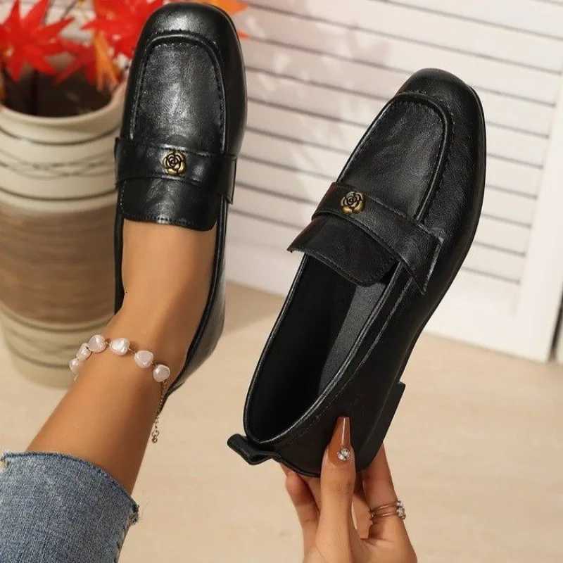 Luxury Brand Designer WomenS Casual Shoes New Square Toe WomenS Shoes Classic Retro Flat Shoes English Style Foot Set Loafers W251205