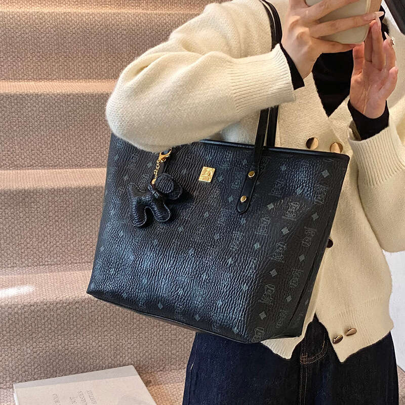 Casual Commuting Retro Large Capacity Women New Autumn Winter Versatile Shoulder for Going Out and Work Tote Bag