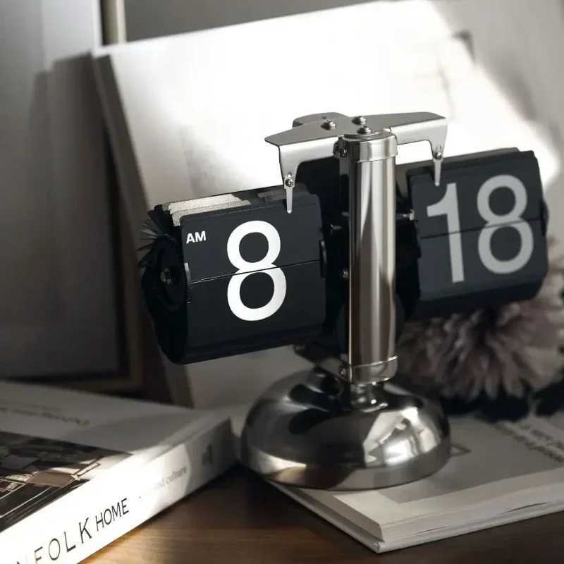 Retro Minimalist Flip Clock Stainless Steel Flip Internal Gear Quartz Clock Black/White Home Small Desktop Clock Digital Bedroom M251205