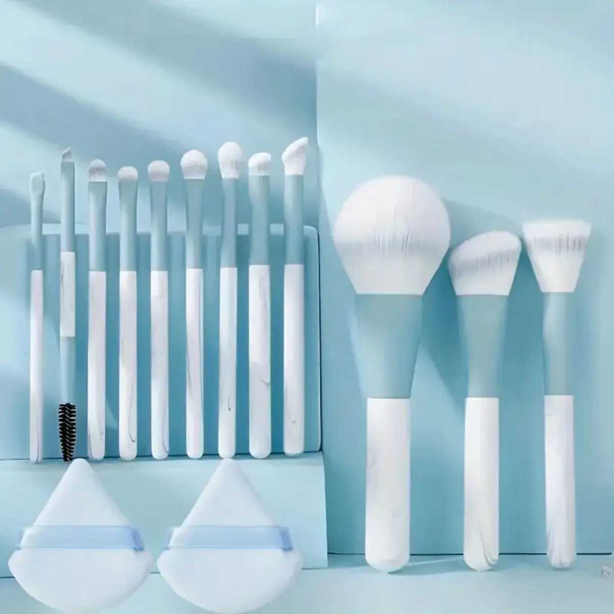 14pcs Deluxe Makeup Brush Set - Ultra-Soft Portable and Versatile Cosmetic Brushes for Flawless Foundation BlushT251205