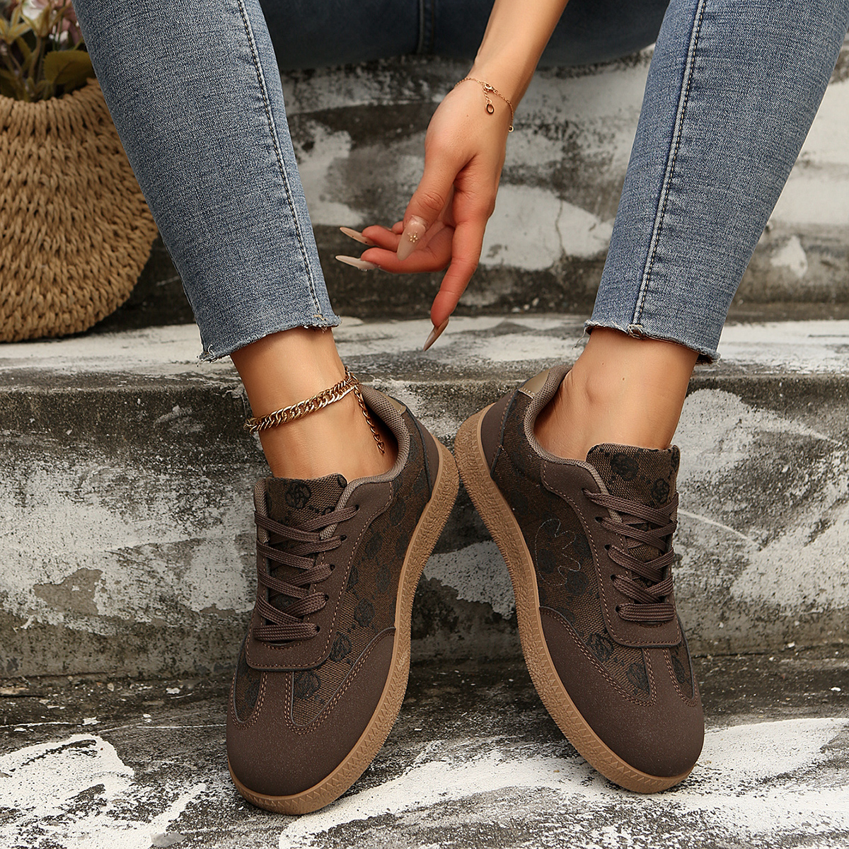 Women Sneakers Brand Classical Outdoor Sneakers Women 2026 New Luxury Designer Sneakers Comfortable Shoes Outdoor Leisure Non Slip Flat Shoes Zapatos 