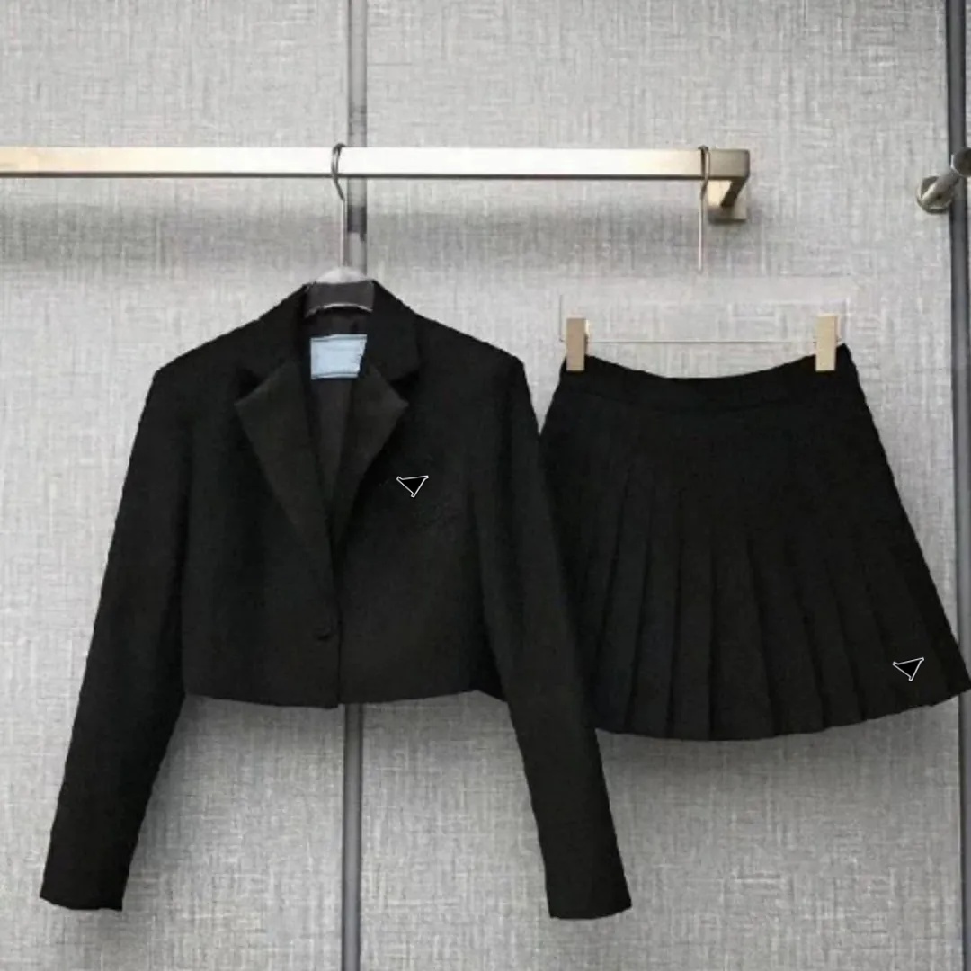 Women's Two Piece Sets Designer tank top Women's two-piece skirt letter luxury jacket fashionable slim fit shorts sleeve dress